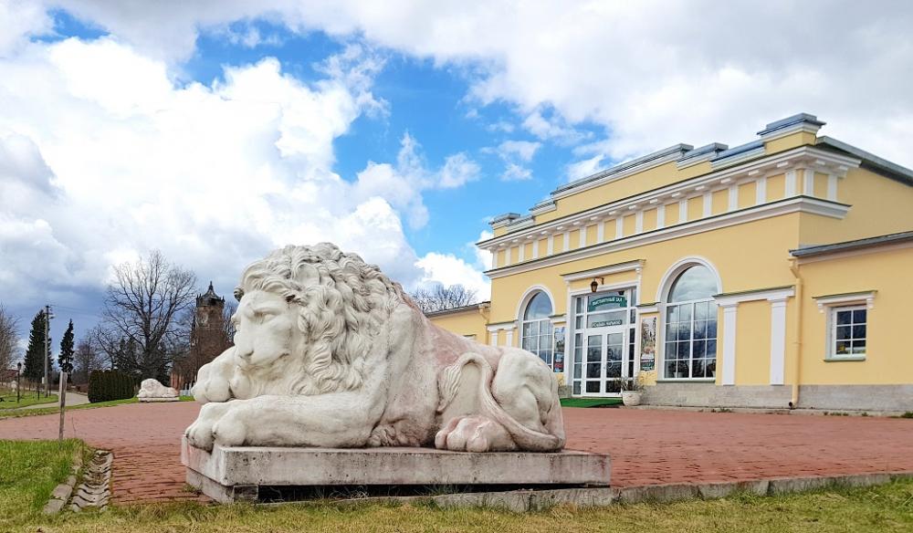 Усадьба Марьино (фасад дворца)